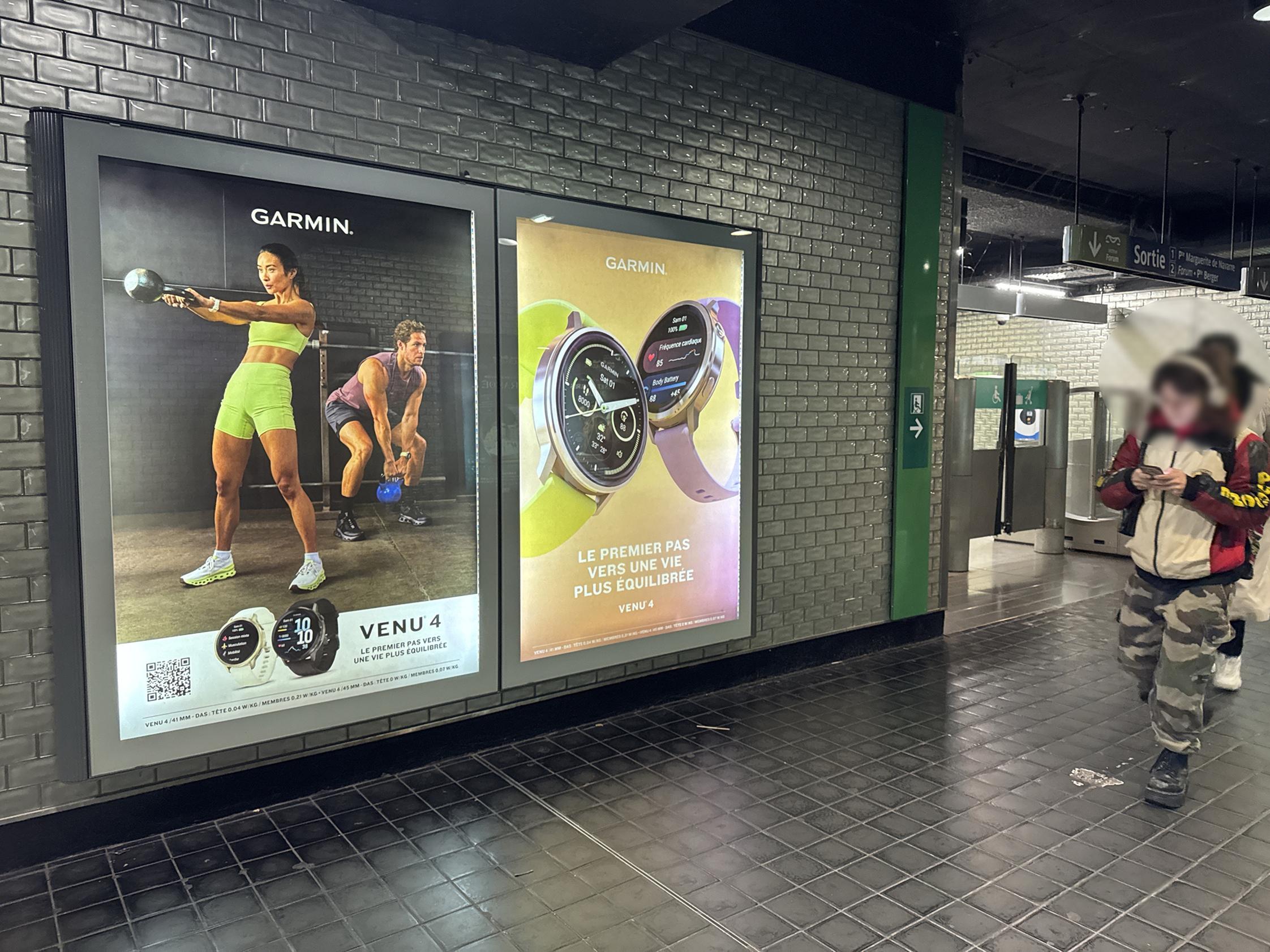 Affichage Garmin Venu 4 dans le métro parisien – campagne OOH Diacom Media